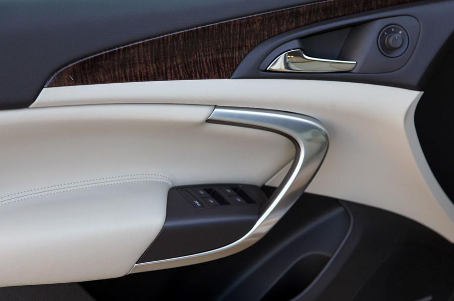  Buick Regal eAssist 2012 года  (фото 11 из 48)
